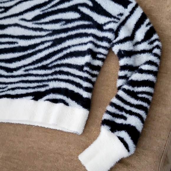 Express Sweater NWOT - Picture 5 of 13